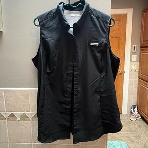 Columbia black PFG blouse with snap buttons…..excellent condition! Size XL